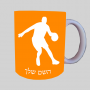 שחקן כדורסל ספל תה \ קפה מעוצבת בעיצוב אישי עם השם שלך ב10 צבעים לבחירה