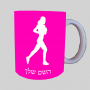 רץ רץ אשה רצה ספל תה \ קפה מעוצבת בעיצוב אישי עם השם שלך ב10 צבעים לבחירה